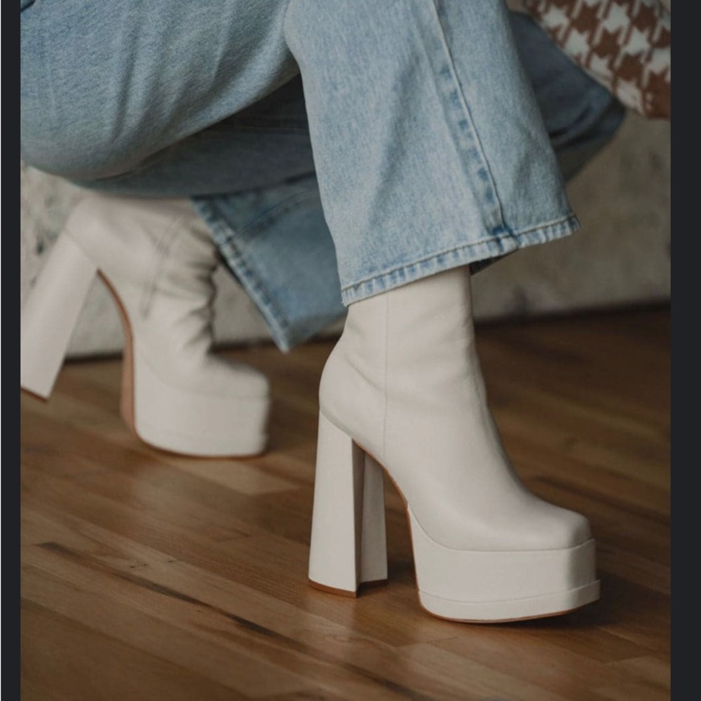 NWT SCHUTZ Selene Casual Platforms in Pearl